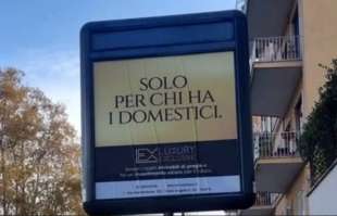 i manifesti dell'agenzia immobiliare Luxury Exclusive