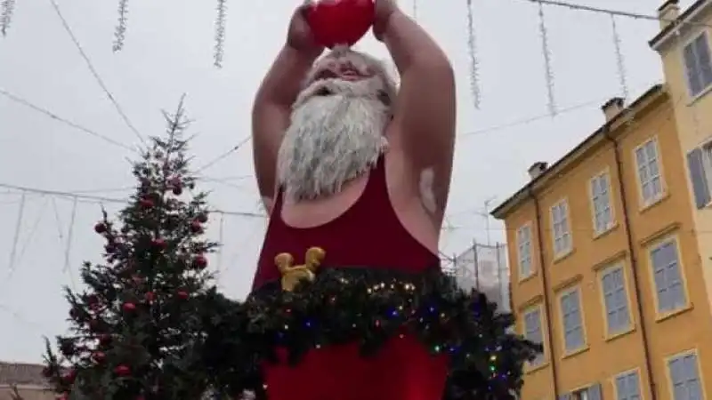 il babbo natale ballerino di modena