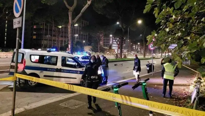 incidente in monopattino sulla cristoforo colombo a roma 7