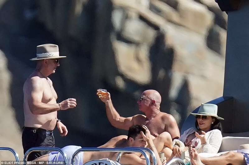 jeff bezos e laura sanchez a st. barts 10