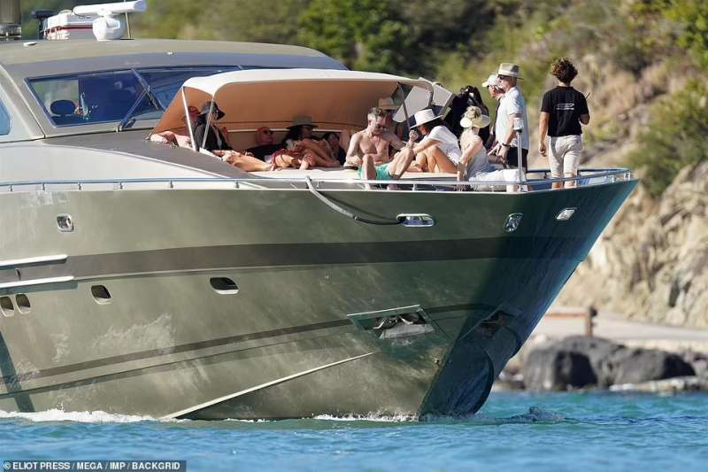 jeff bezos e laura sanchez a st. barts 11