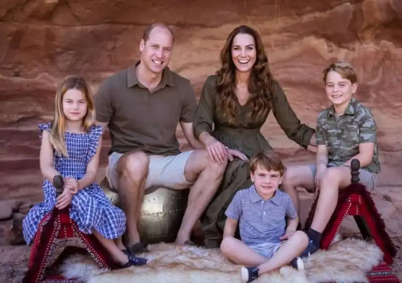 la foto di famiglia del principe william con kate middleton e i figli