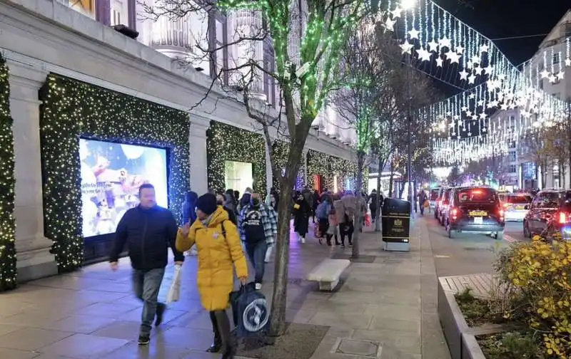 le strade di londra quasi deserte   natale 2021