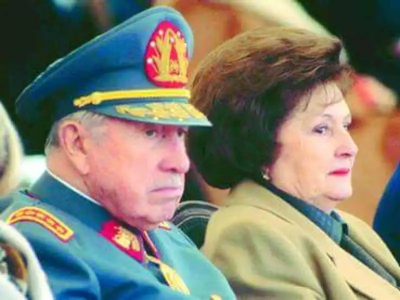 lucia hiriart e augusto pinochet 1