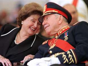 lucia hiriart e augusto pinochet 3