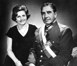 lucia hiriart e augusto pinochet 4