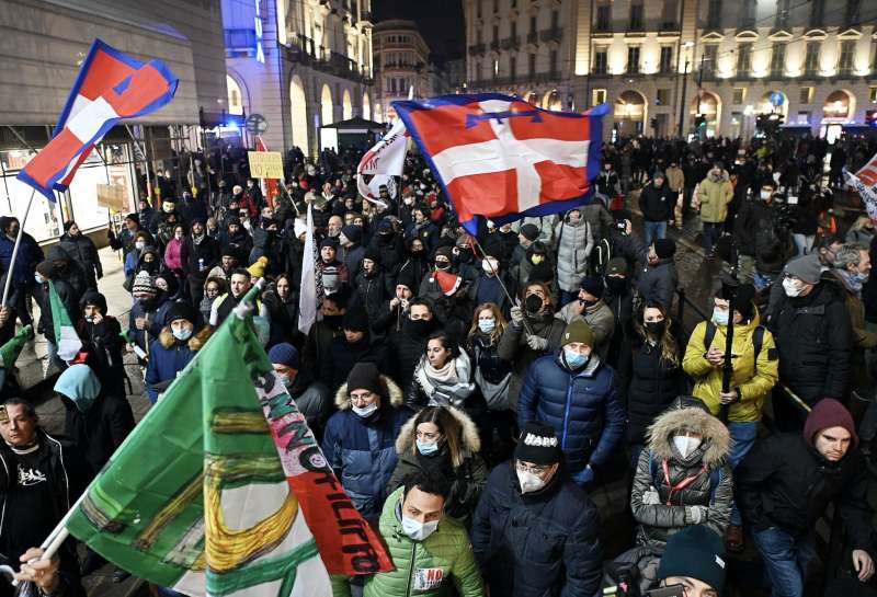 manifestazione no green pass a torino 4