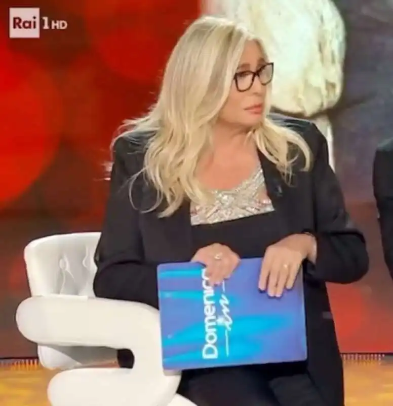 mara venier zittisce sabrina salerno 4