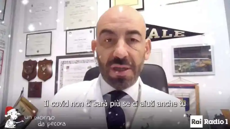 matteo bassetti canta si si si vacciniamoci 