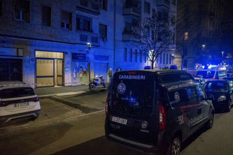 milano, uomo ucciso in casa 11