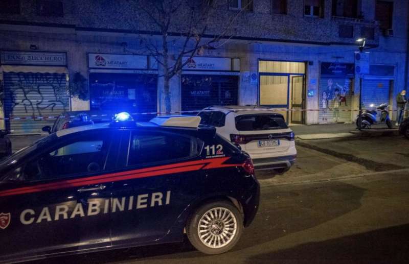 milano, uomo ucciso in casa 12