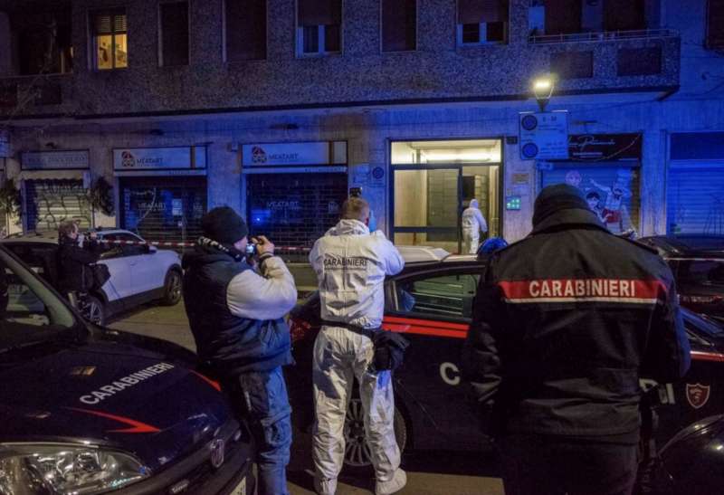 milano, uomo ucciso in casa 4