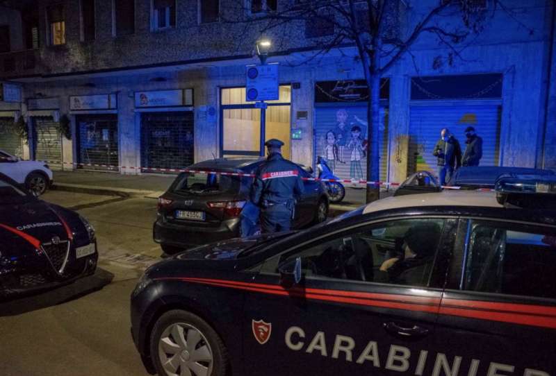 milano, uomo ucciso in casa 5