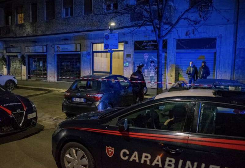 milano, uomo ucciso in casa 6