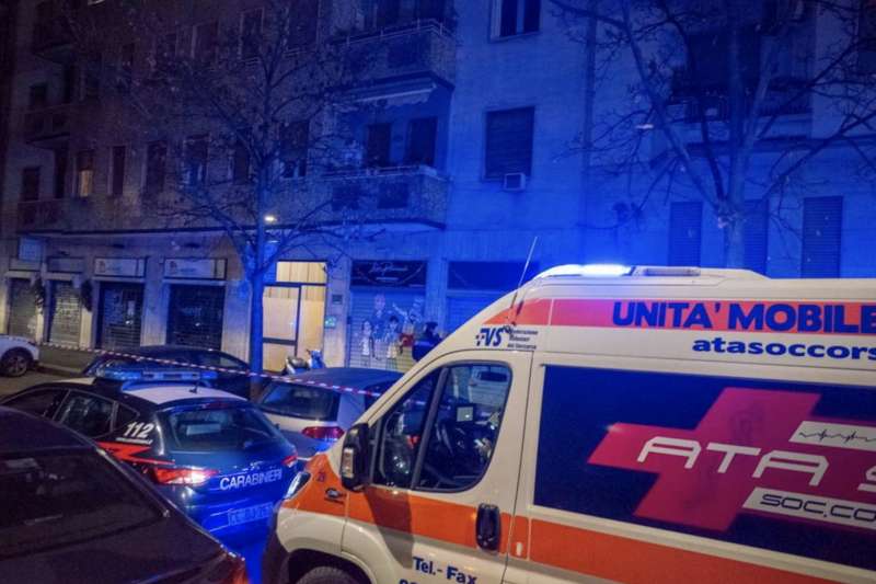 milano, uomo ucciso in casa 7