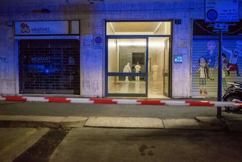 milano, uomo ucciso in casa 8