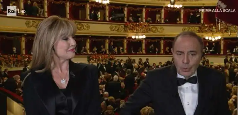 MILLY CARLUCCI BRUNO VESPA - PRIMA ALLA SCALA 