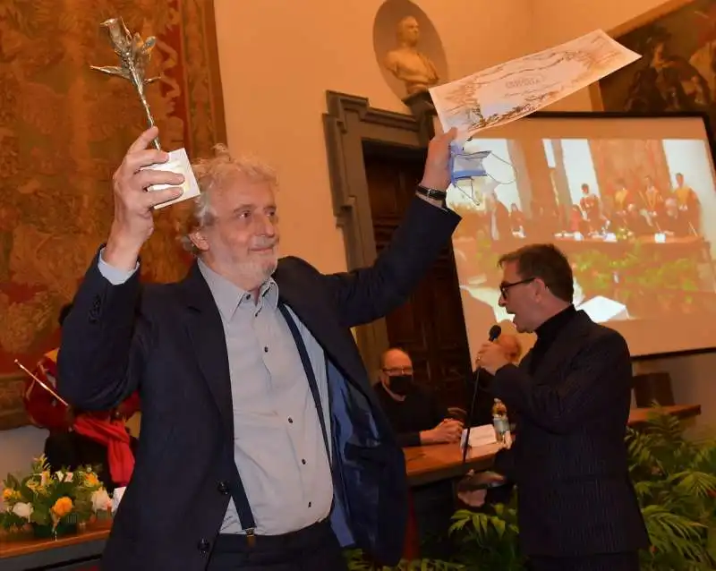 nicola piovani con il premio simpatia  foto di bacco