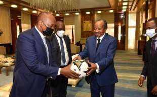 PATRICE MOTSEPE E PAUL BIYA