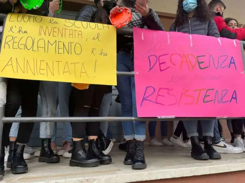 Proteste liceo nuoro