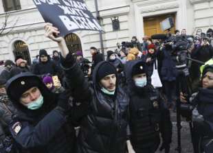 proteste per la chiusura di memorial international