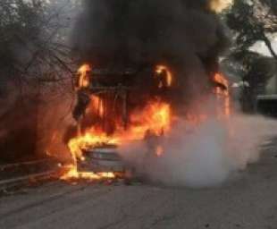 roma, autobus in fiamme a piazza monte di tai, al torrino 6