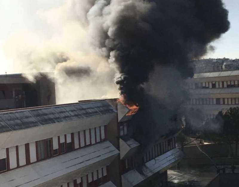 roma, incendio nella caserma salvo dacquisto a tor di quinto 5