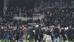 scontri durante paris fc lione