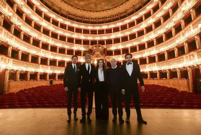 sergio rubini e il cast dei fratelli de filippo al teatro san carlo di napoli