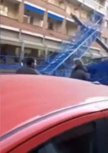 torino il video del crollo della gru prima dei soccorsi 1