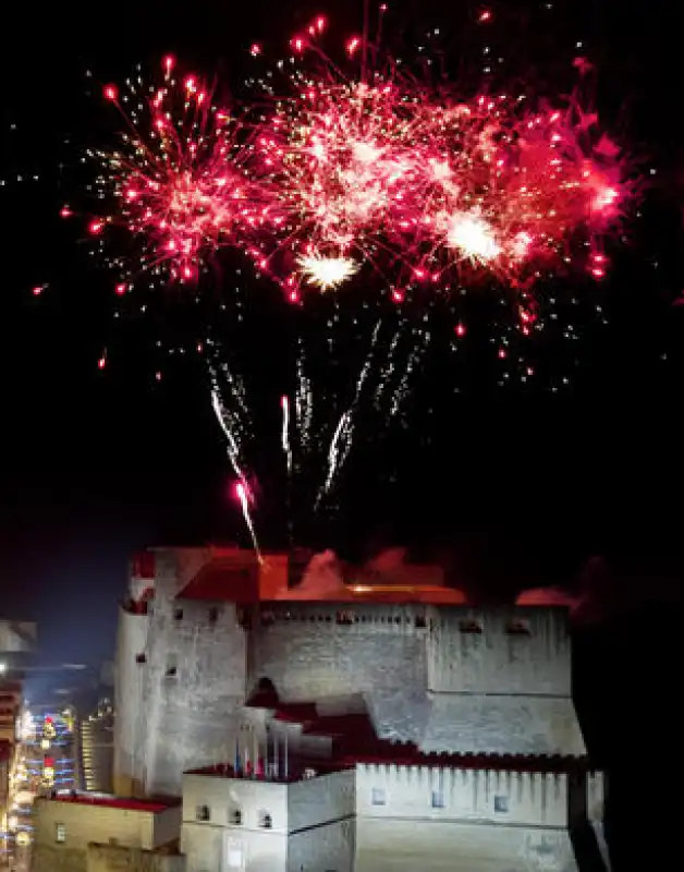 vincenzo de luca stretta feste di piazza in campania