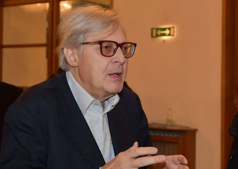 vittorio sgarbi versione one man show  foto di bacco (2)