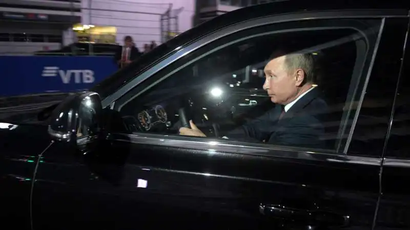 vladimir putin al volante 3