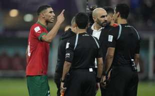 ACHRAF HAKIMI PROTESTA CONTRO L ARBITRO