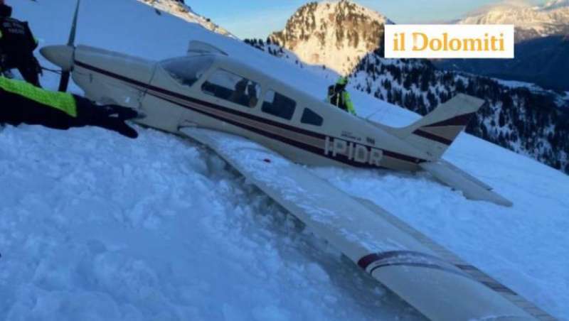 aereo in avaria sulle dolomiti 3