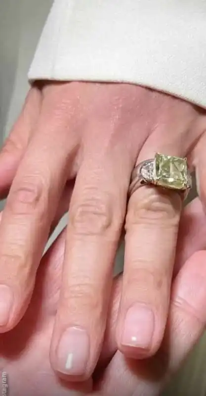 ANELLO REGALATO DA ben affleck A jennifer lopez