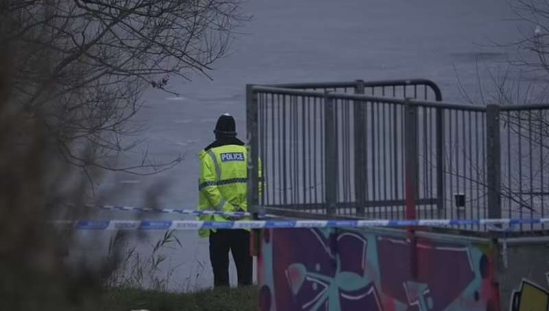 bambini morti nel lago ghiacciato a solihull regno unito 14