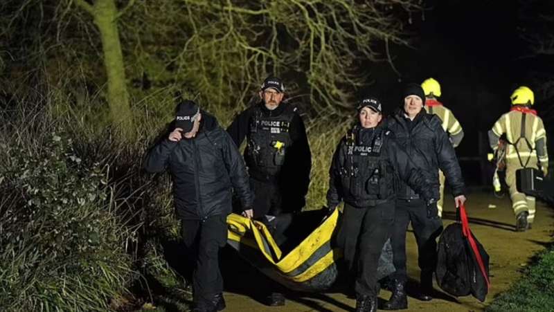 bambini morti nel lago ghiacciato a solihull regno unito 4