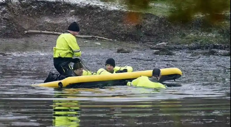 bambini morti nel lago ghiacciato a solihull regno unito 5