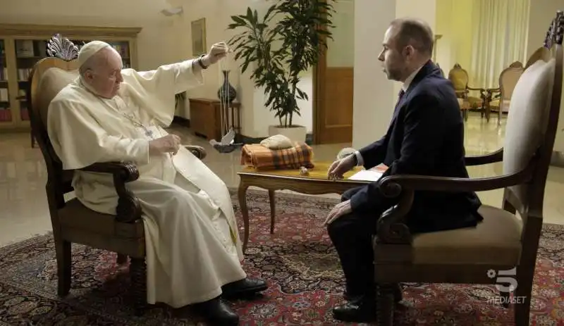 BERGOGLIO INTERVISTATO DA FABIO MARCHESE RAGONA PER CANALE 5