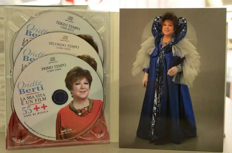 cofanetto cd con le cazoni di orietta berti