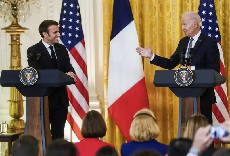 emmanuel macron joe biden   