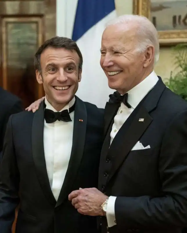 emmanuel macron joe biden  