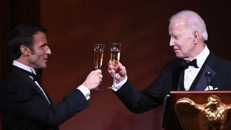 emmanuel macron joe biden