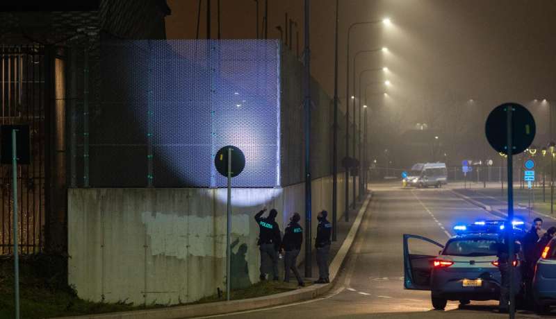 evasione dal carcere minorile beccaria di milano 16