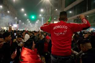 festa dei tifosi del marocco dopo la vittoria contro il portogallo a milano 13