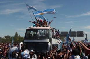 festeggiamenti a buenos aires per la vittoria del mondiale 3