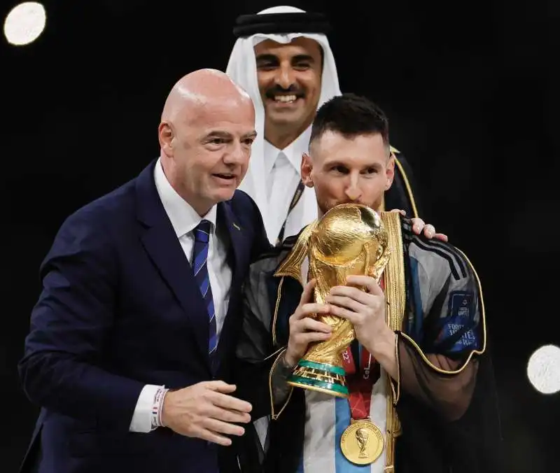 gianni infantino tamim al thani leo messi   mondiale qatar 2022