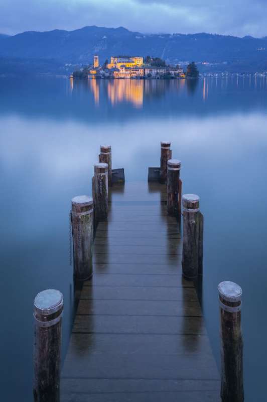 il monastero benedettino sull isola di san giulio 1