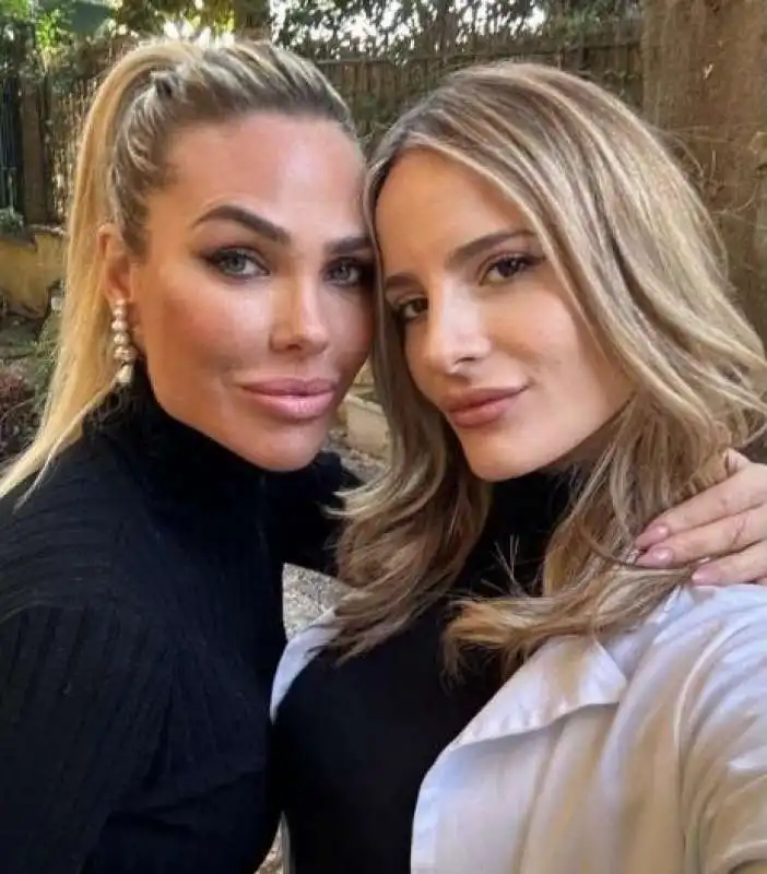 ilary blasi e la dottoressa Giulia Cervelli 